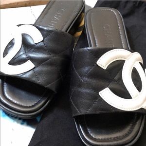 Black Flat Cambon Chanel sandals